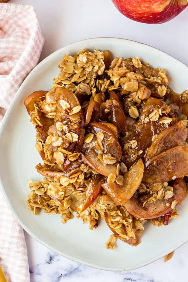 Apple oat crisp on a white plate