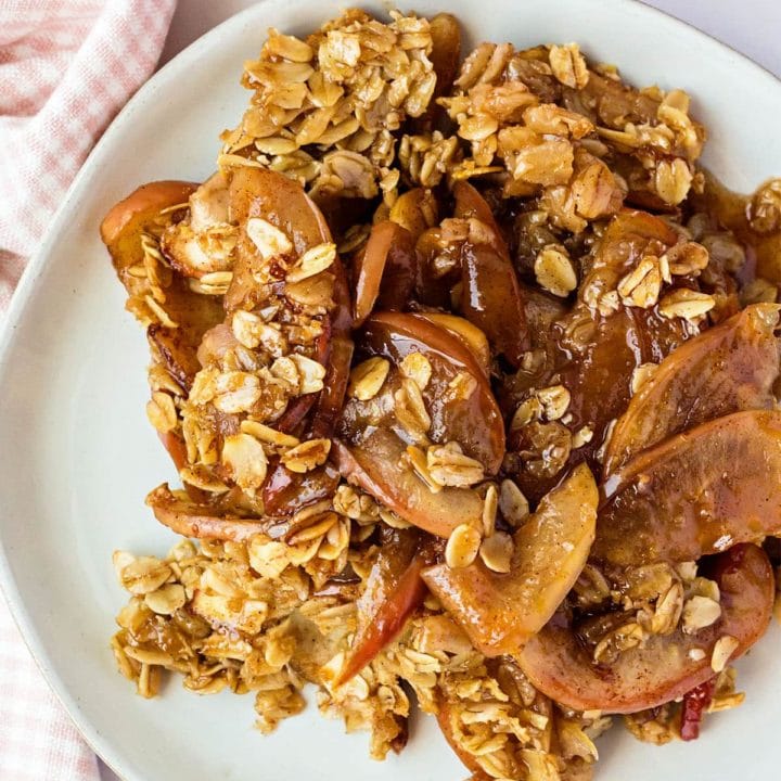 Apple oat crisp on a white plate