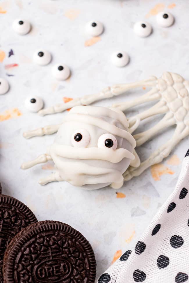 Fun easy oreo truffles for halloween