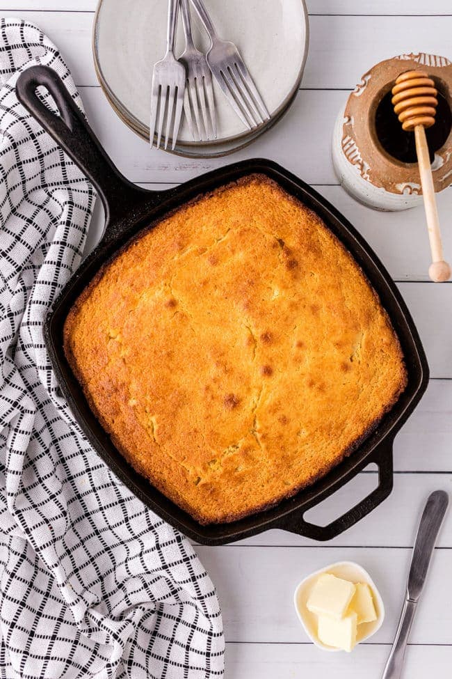 a cast iron skillet with with cornbread