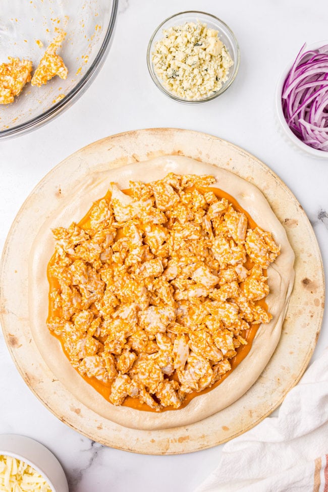how to make homemade buffalo chicken pizza step 4