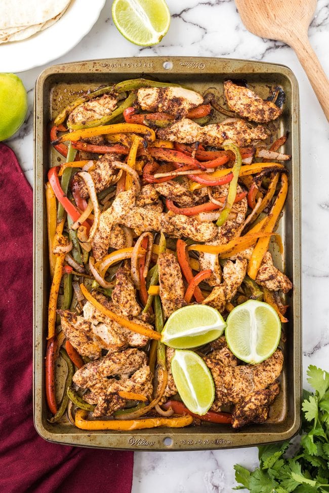 sheet pan fajita with chicken and bell peppers
