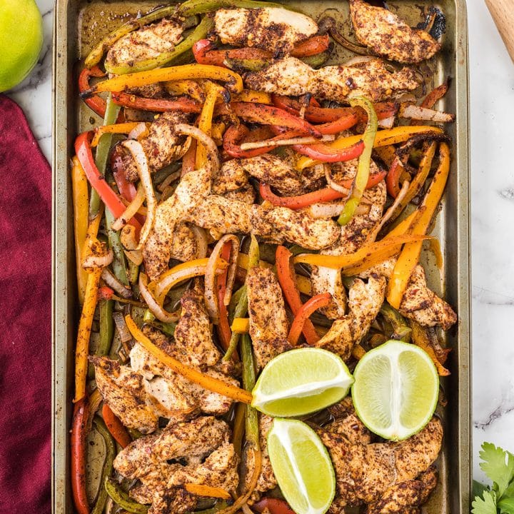 sheet pan fajita with chicken and bell peppers