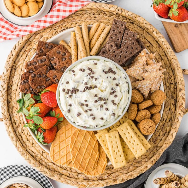 round dessert tray with cookies and cannoli dip