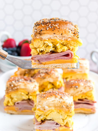 cheesy breakfast sliders with ham and eggs