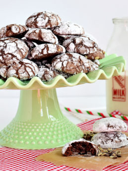 green cake stand stacked with crinkle cookies