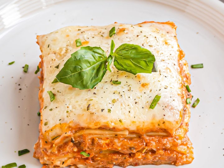 Easy Lasagna Recipe - The Cozy Cook