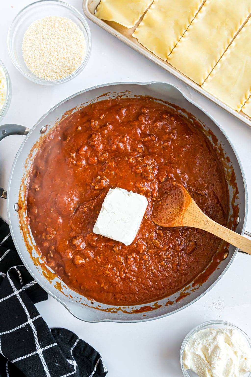 Easy Beef and Ricotta Lasagna