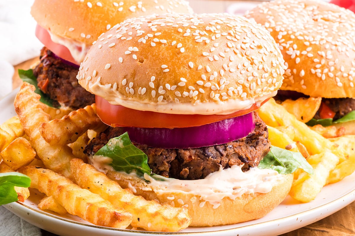 Easy Black Bean Burgers With Chipotle Mayo Sauce - TidyMom®