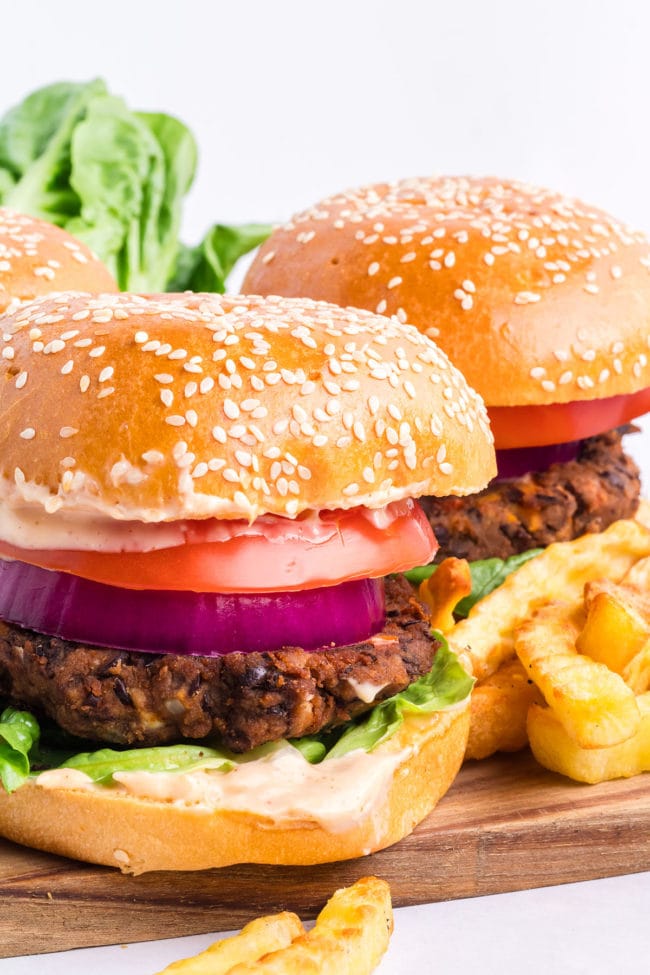Black bean burgers with chipotle mayo spread