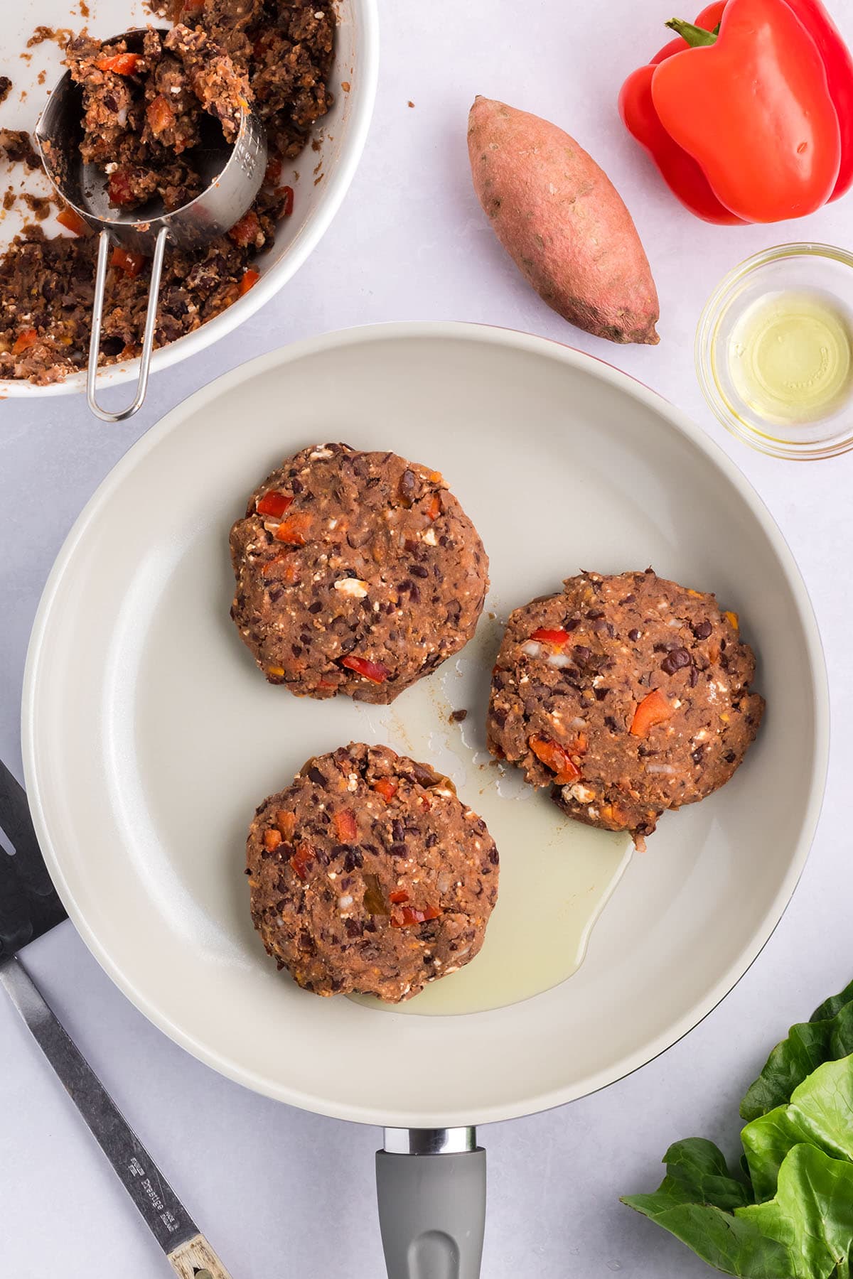 Easy Black Bean Burgers With Chipotle Mayo Sauce - TidyMom®