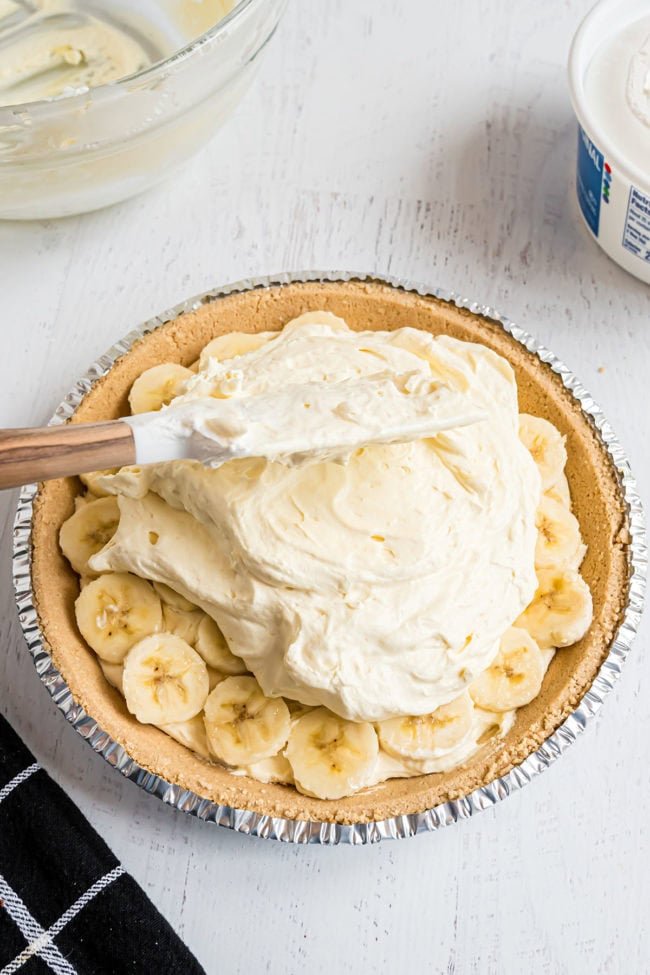 Adding a layer of vanilla pudding to easy banana cream pie
