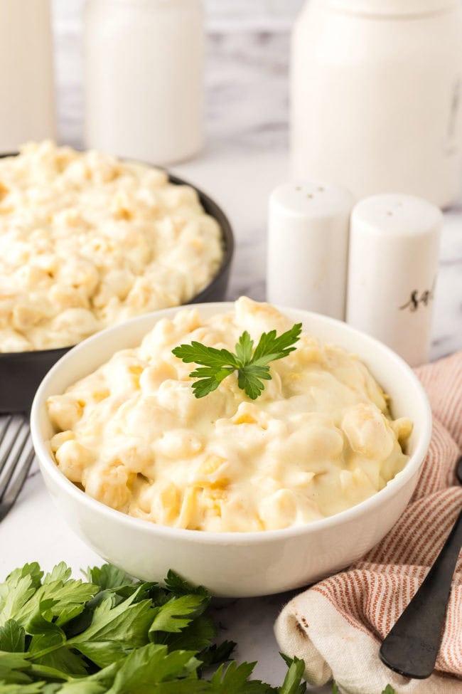 Creamy White Mac And Cheese with fresh parsley ontop