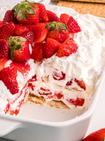layered no-bake strawberry icebox cake