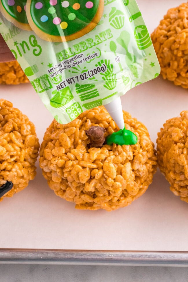 decorating Pumpkin Rice Krispie Treats