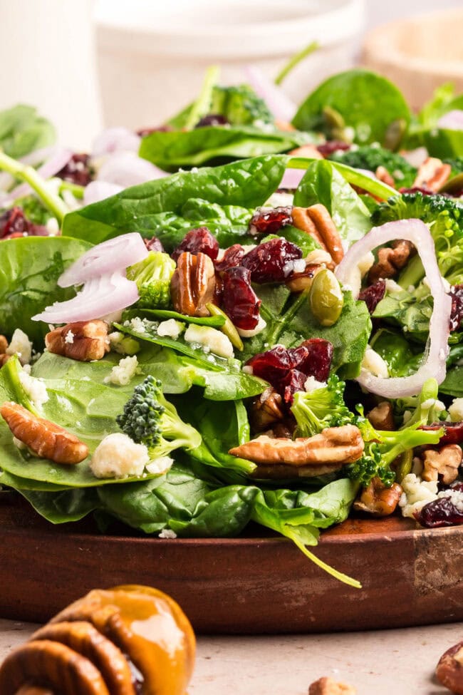 spinach salad with cranberries and pecans