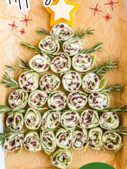 cranberry christmas tree pinwheels with spinach tortillas