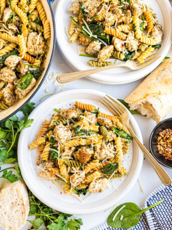 One-pan creamy garlic chicken pasta with spinach and parmesan