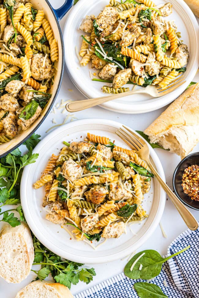 One-pan creamy garlic chicken pasta with spinach and parmesan